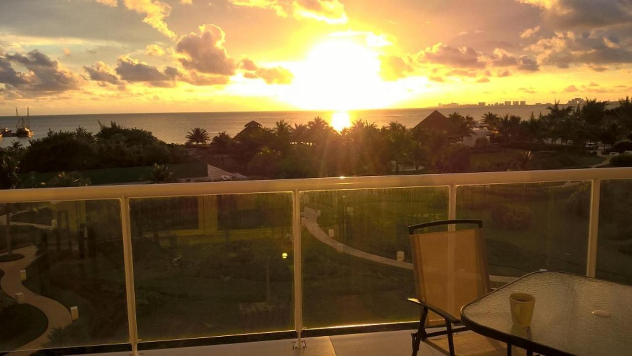 Swim The Caribbean & Work With A View Apartment Cancun Exterior photo